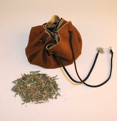 Heimischer Weihrauch ca. 10 g im Hirschlederbeutel Heimischer Weihrauch ca. 10 g im Hirschlederbeutel