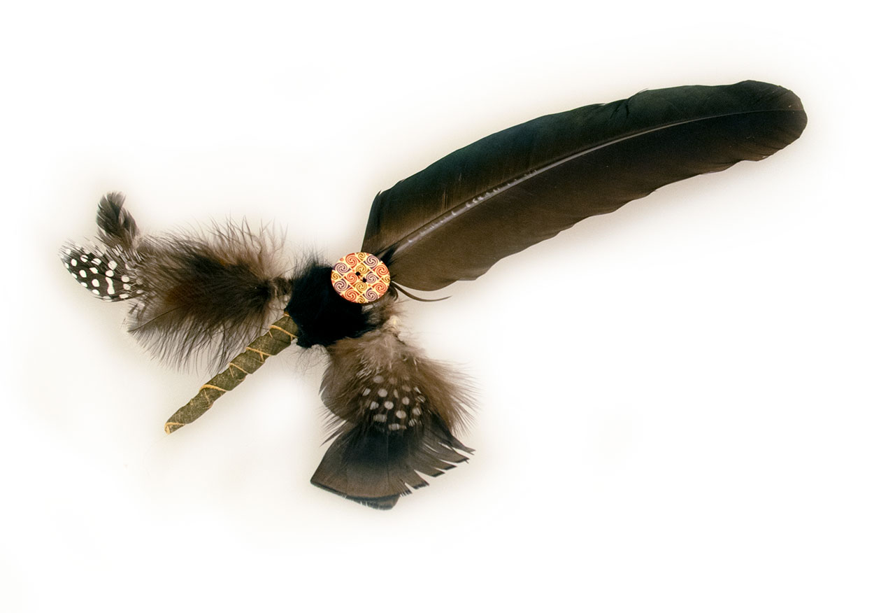 Wabun - dunkle Pfauenprachtfeder Wabun - dunkle Pfauenprachtfeder